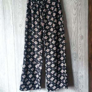 Flowy wide-leg black pant with tribal print